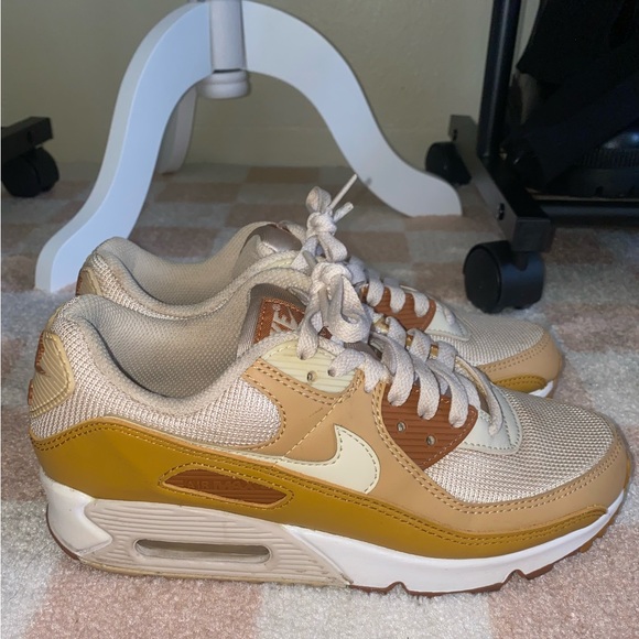 Women’s Airmax 90 Caramel colorway. - Picture 2 of 5